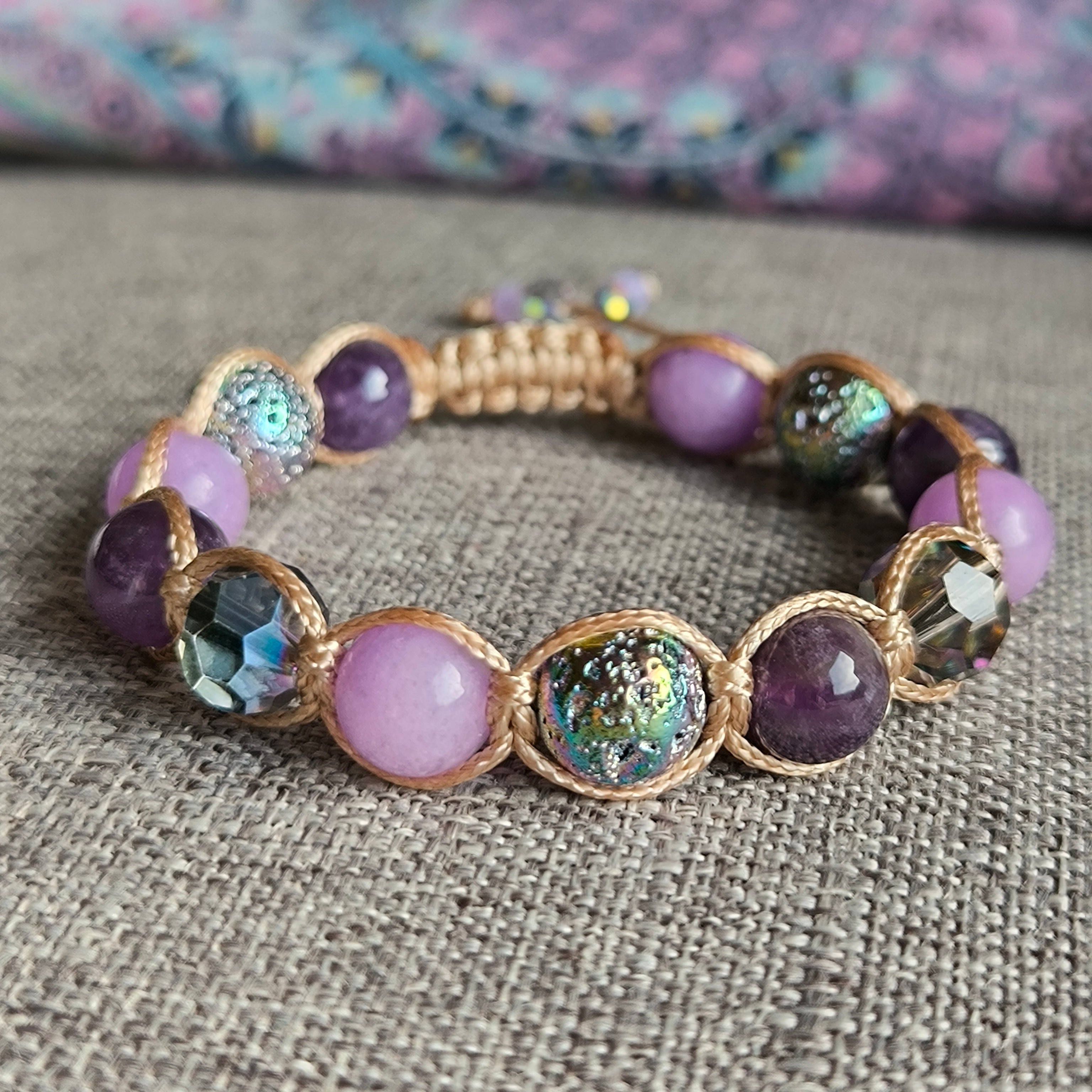 Amethyst Essence - Náramok z minerálov (Ametyst, Lávový kameň)