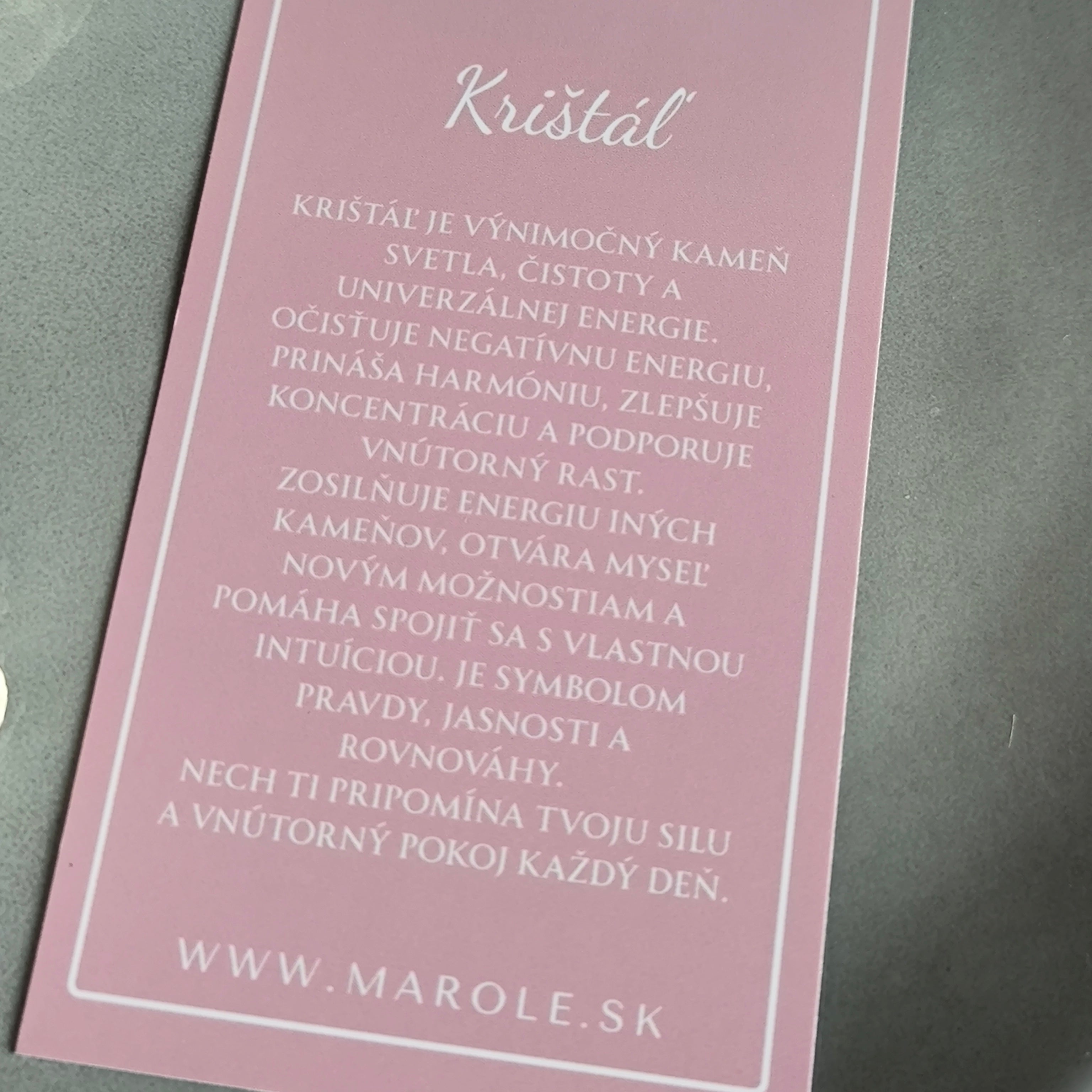 Retiazka s príveskom z prírodného minerálu (Krištáľ)