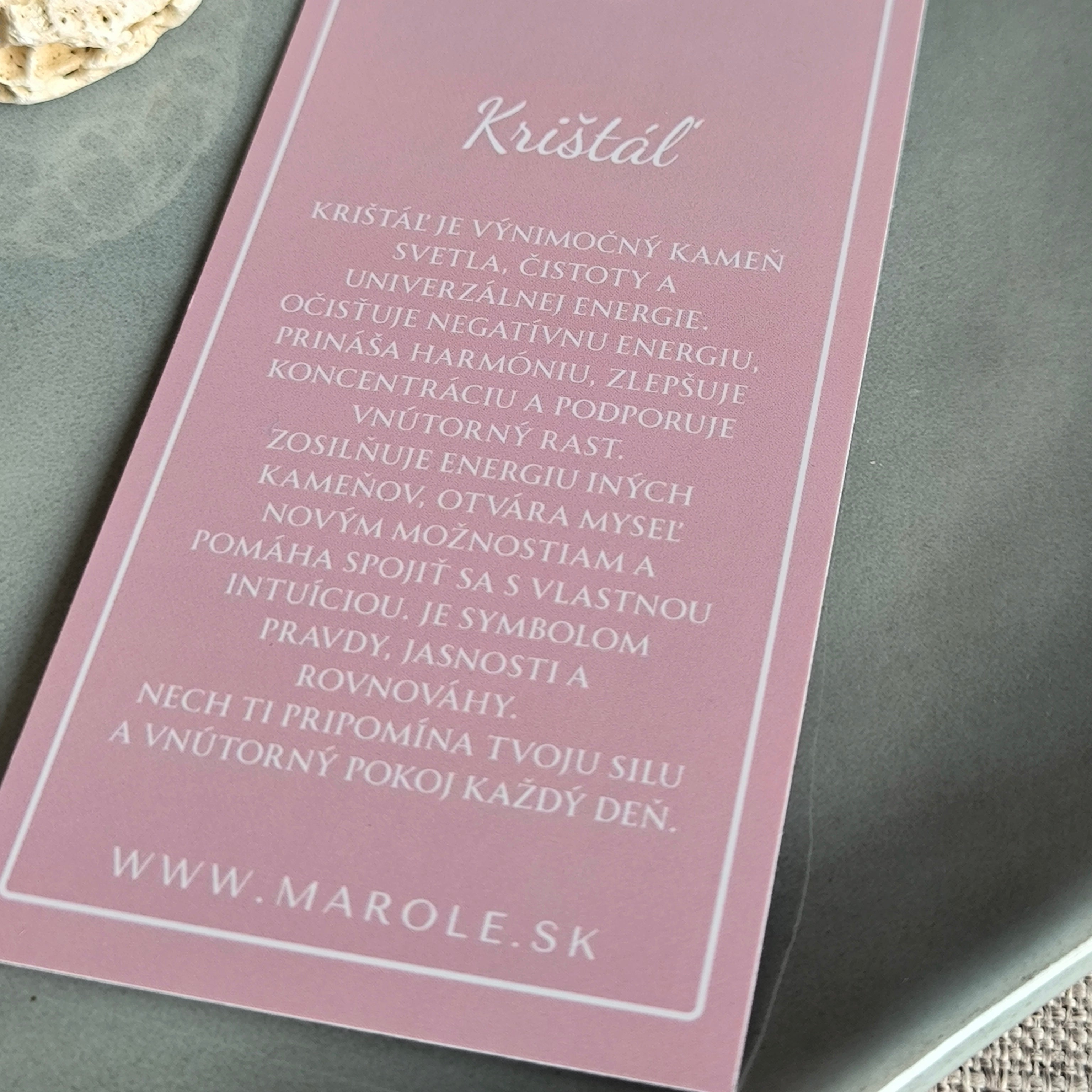 Retiazka s príveskom z prírodného minerálu (Krištáľ)
