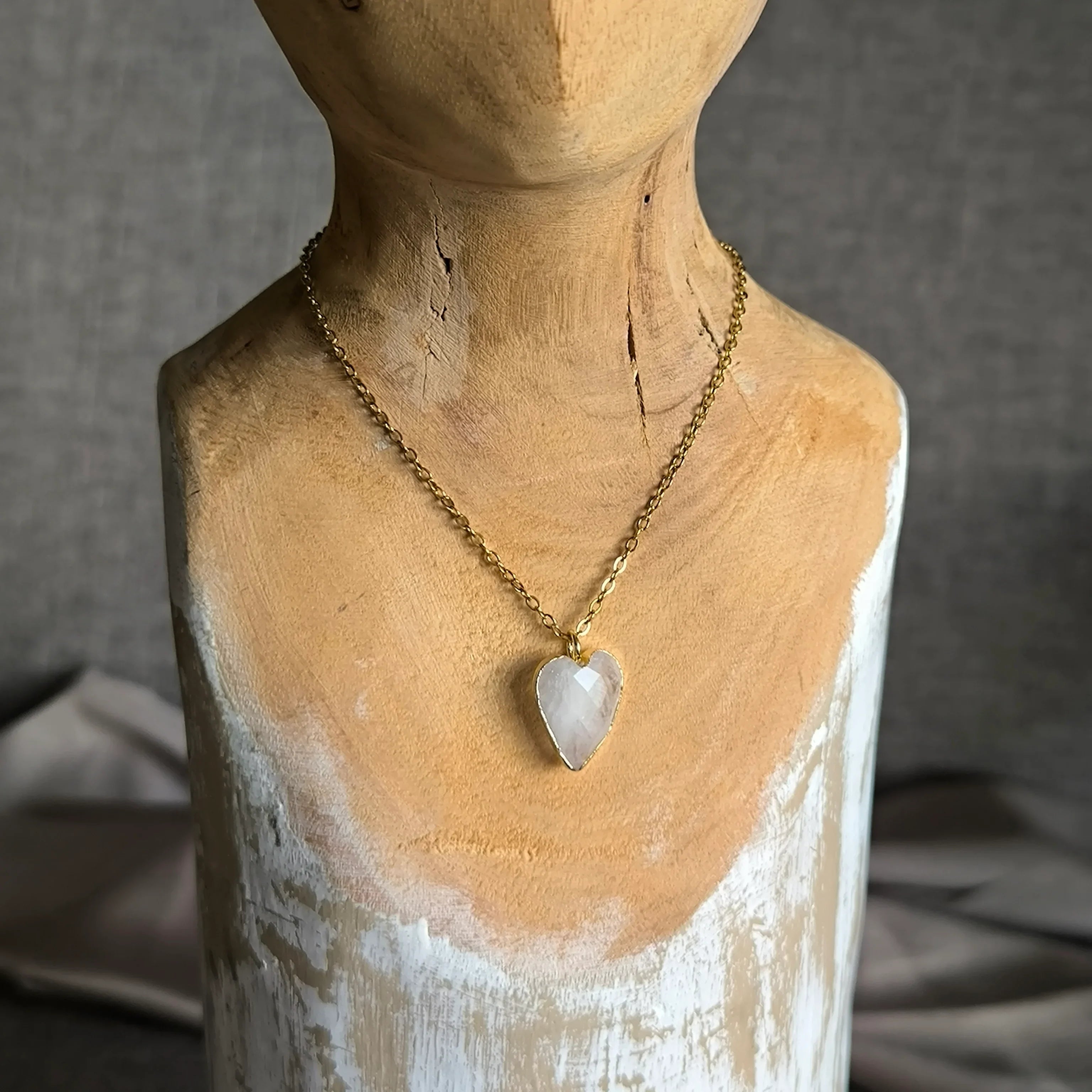 Chain with pendant made of natural mineral (Crystal) - Marole