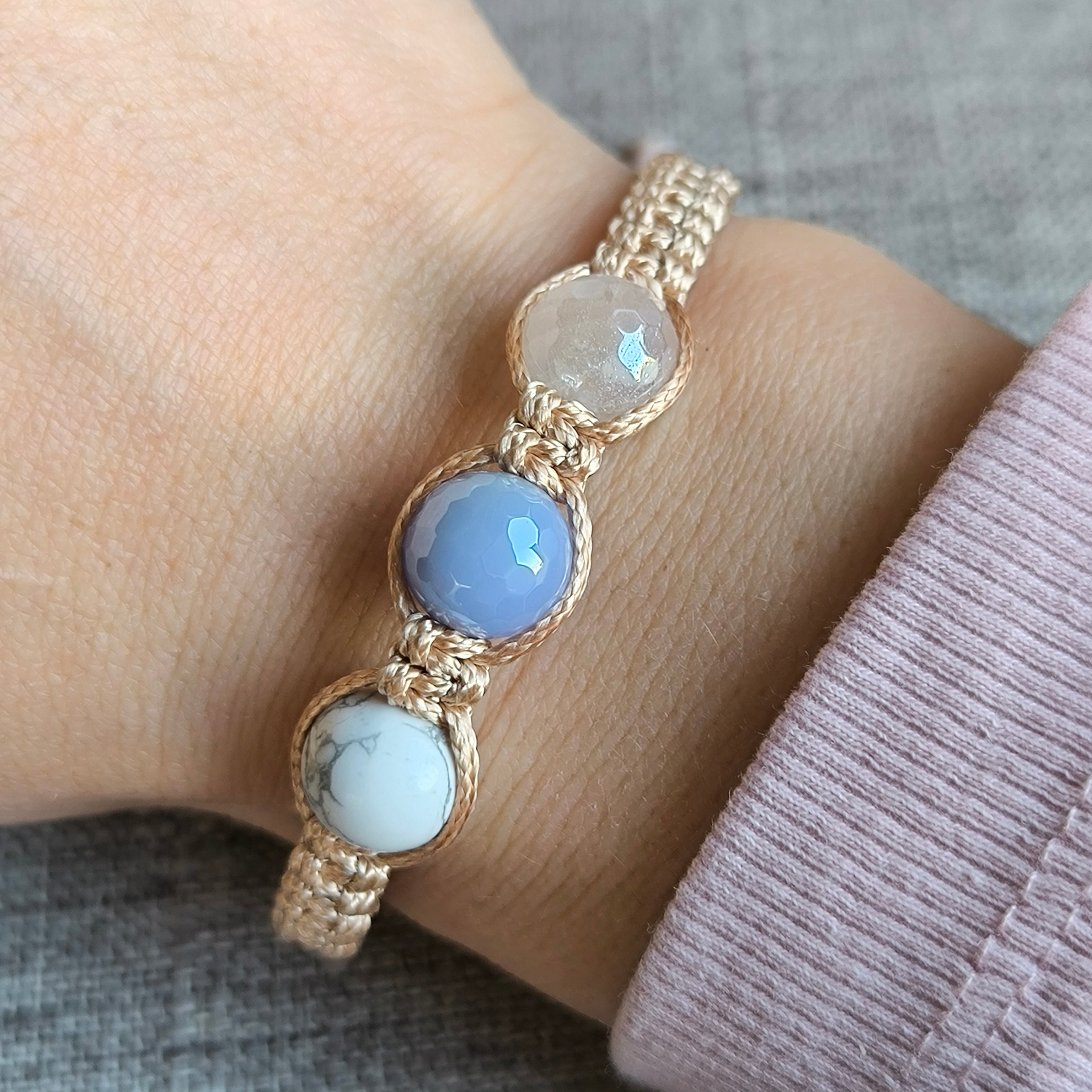 Scales (Howlite, Agate, Ruženin)