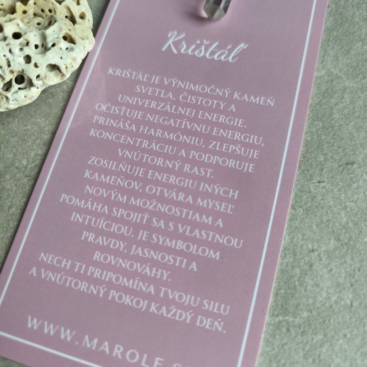 Retiazka s príveskom z prírodného minerálu (Krištáľ) a medailónikom „CHRÁŇ MA“