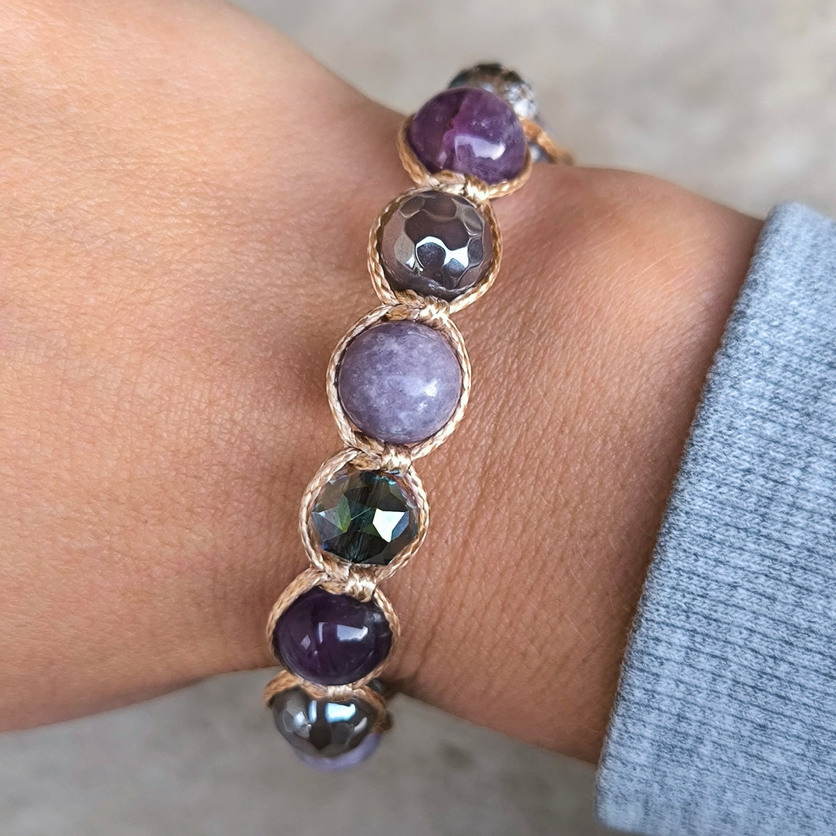 DIVINE - Proti stresu a napätiu - Náramok z minerálov (Ametyst, Lepidolit, Achát)