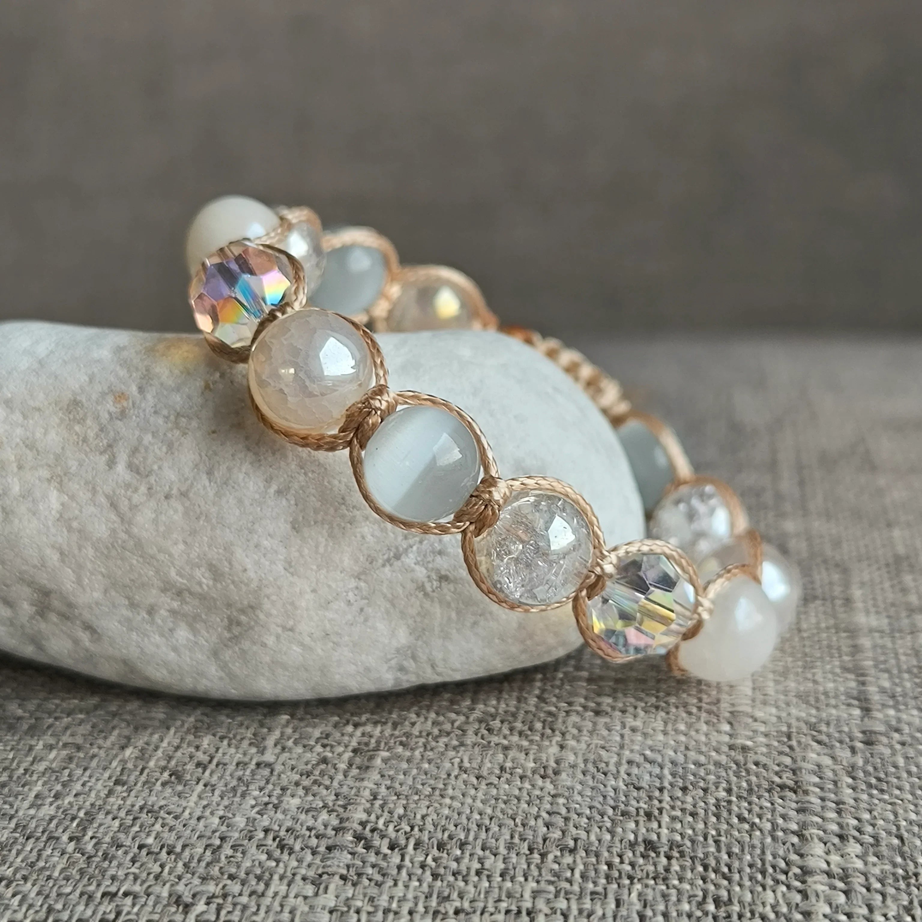 Clarence – Mineralienarmband (Katzenauge, Achat, Angelit, Kristall) – Marole