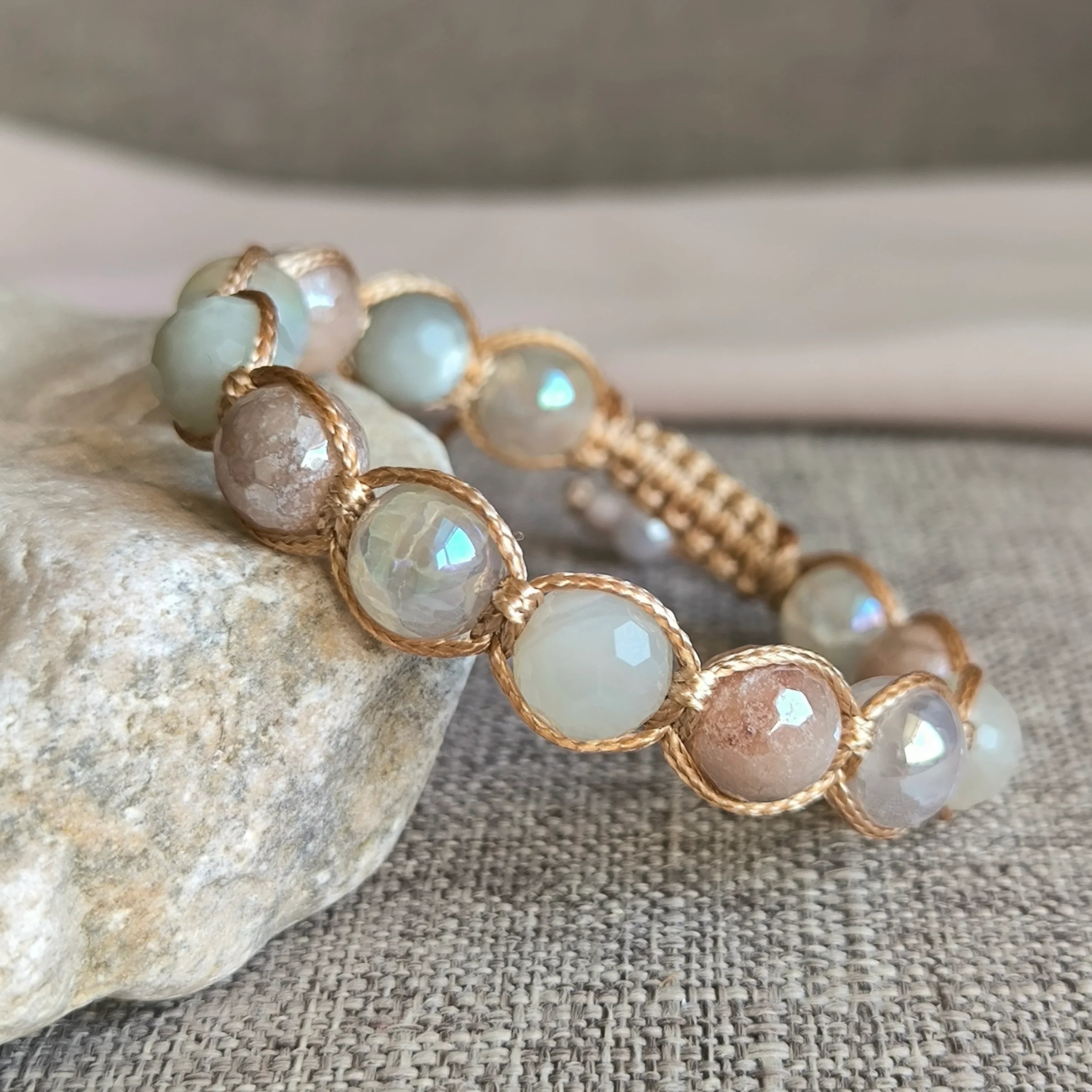 Elizabeth – Mineralienarmband (Mondstein, Achat, Aventurin) – Marole