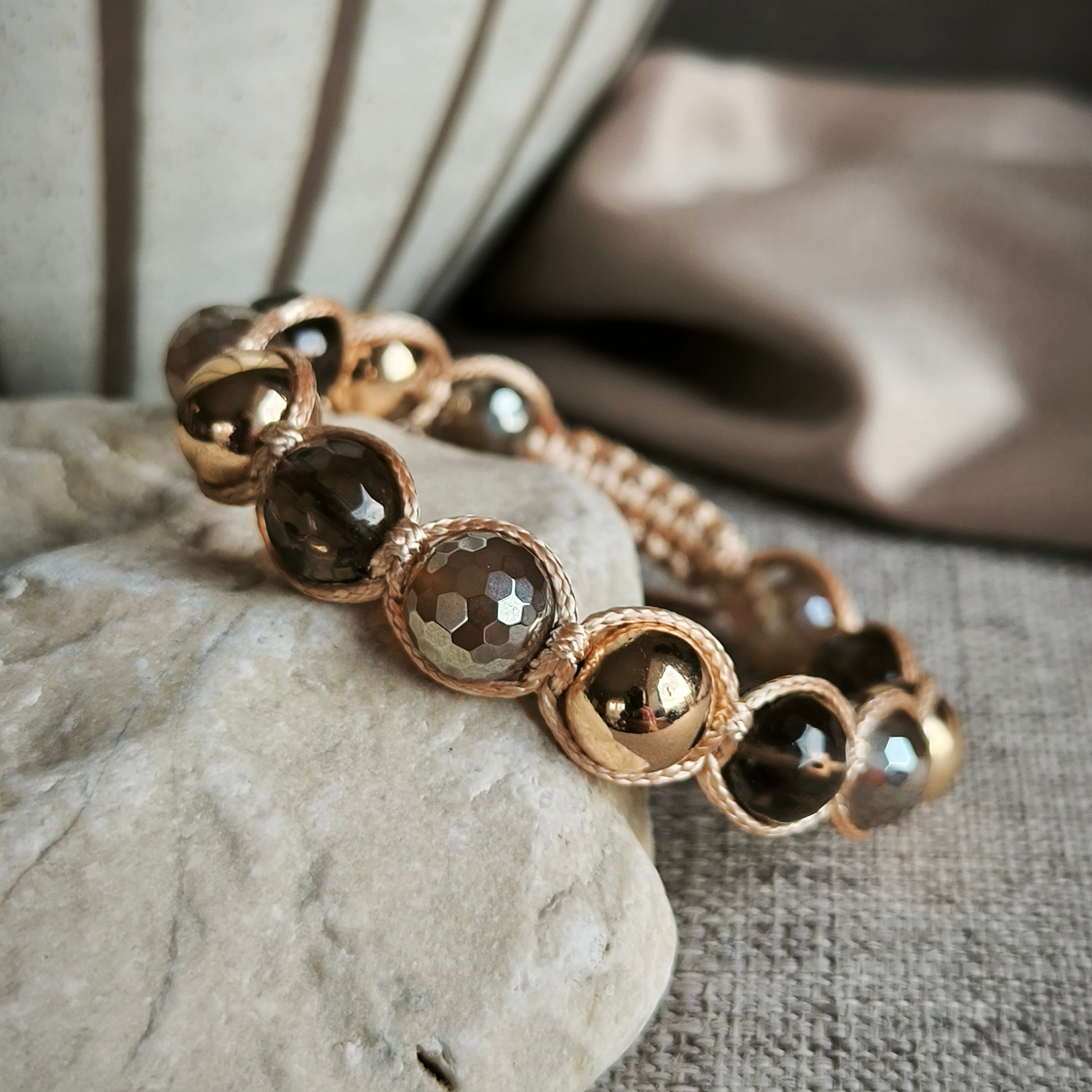 Hazel - Mineralienarmband (Achat, Hämatit, Záhneda) - Marole