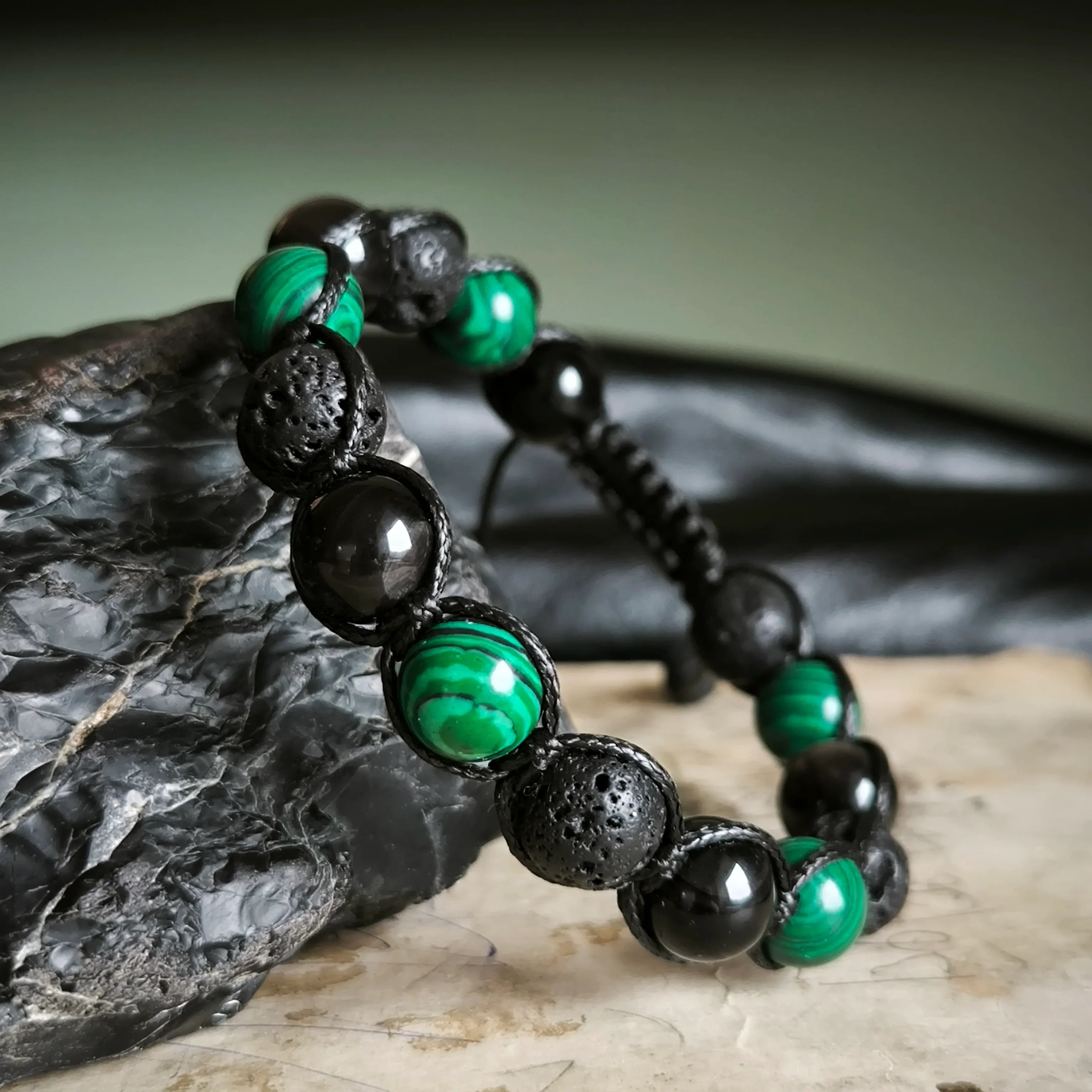 Matrix – Mineralienarmband (Lavastein, Obsidian, Malachit) – Marole