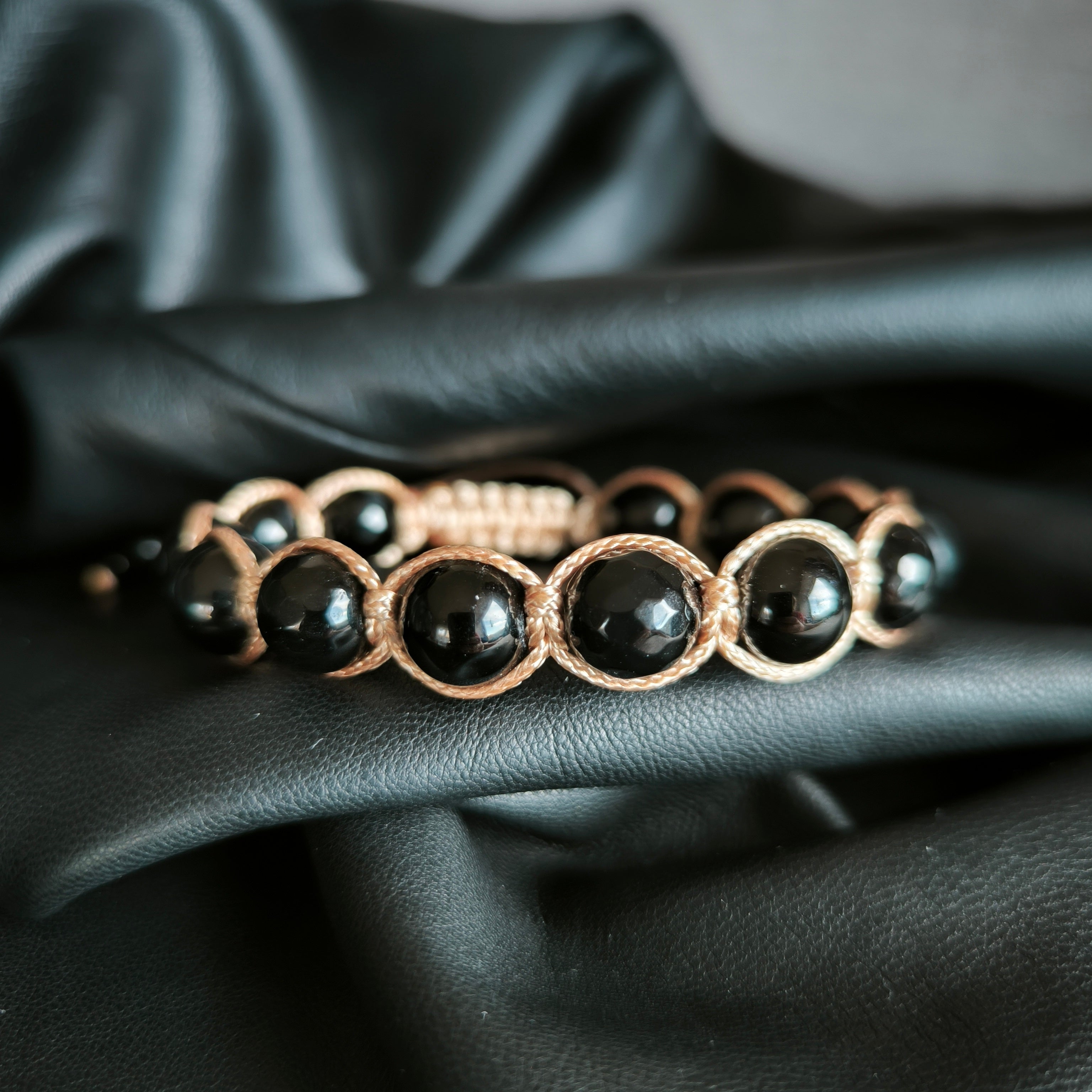 Nyx – Mineralienarmband (Turmalin, Onyx) – Marole