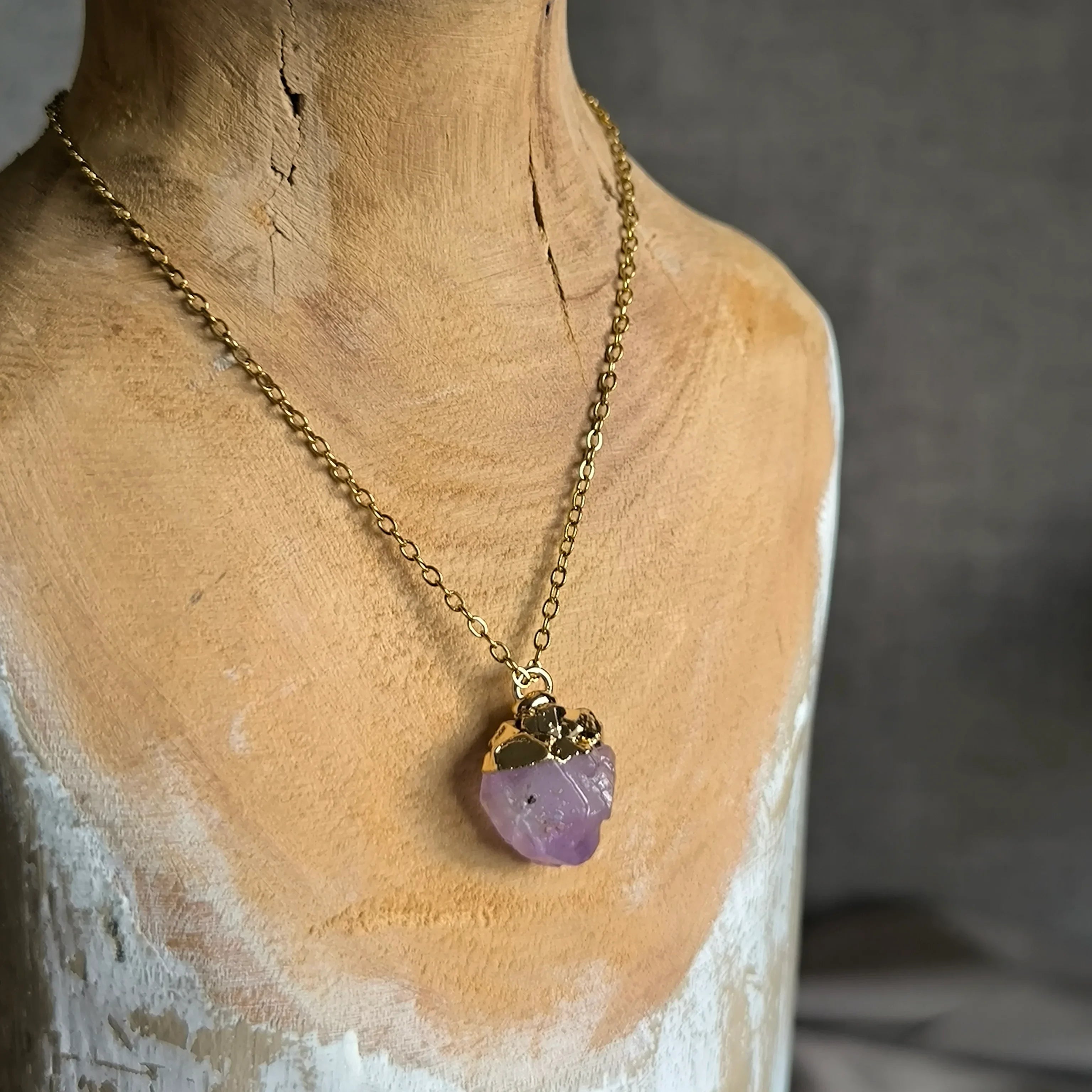 Kette mit Anhänger aus natürlichem Mineral (Amethyst) - Marole