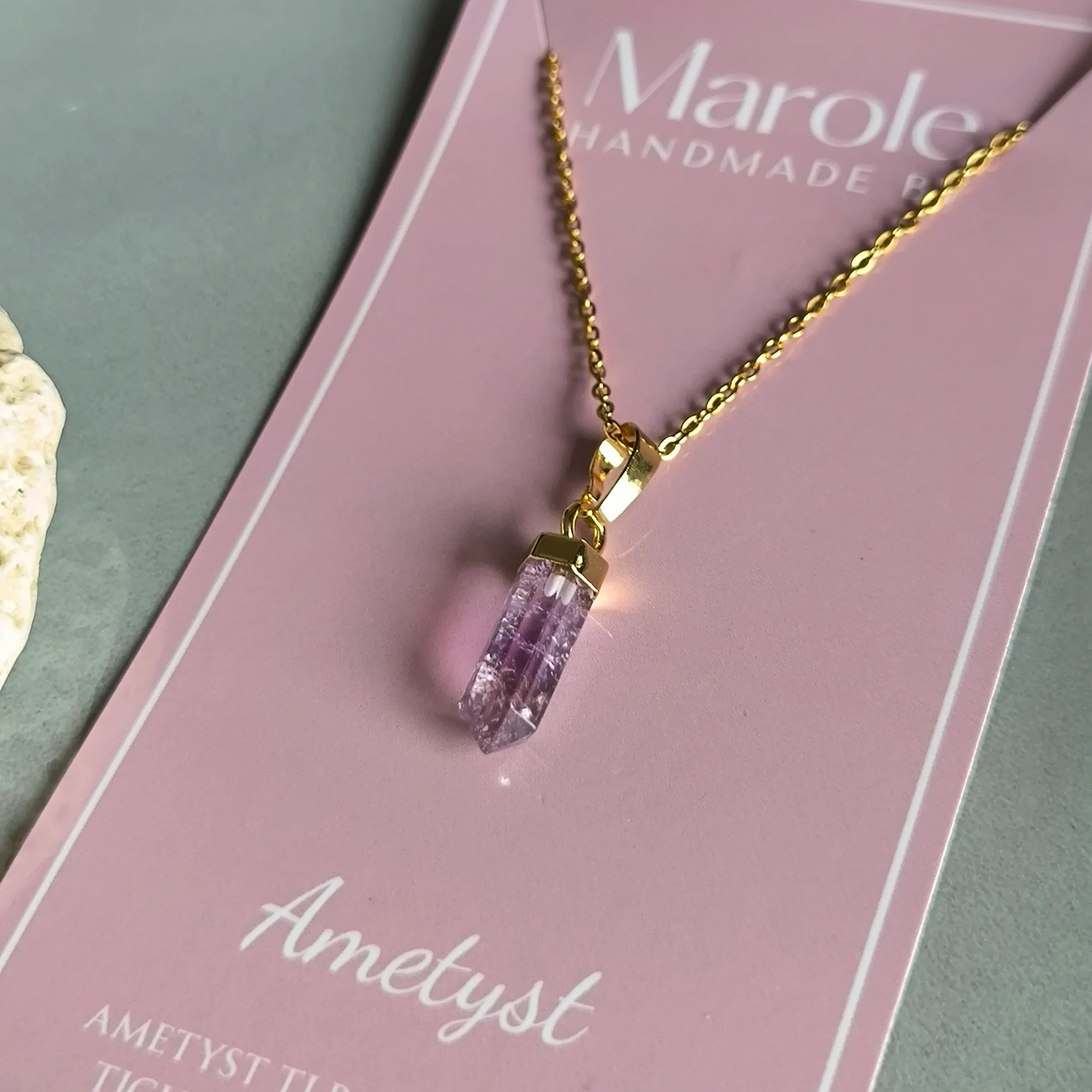 Řetízek s přívěskem z přírodního minerálu (Ametyst) - Marole