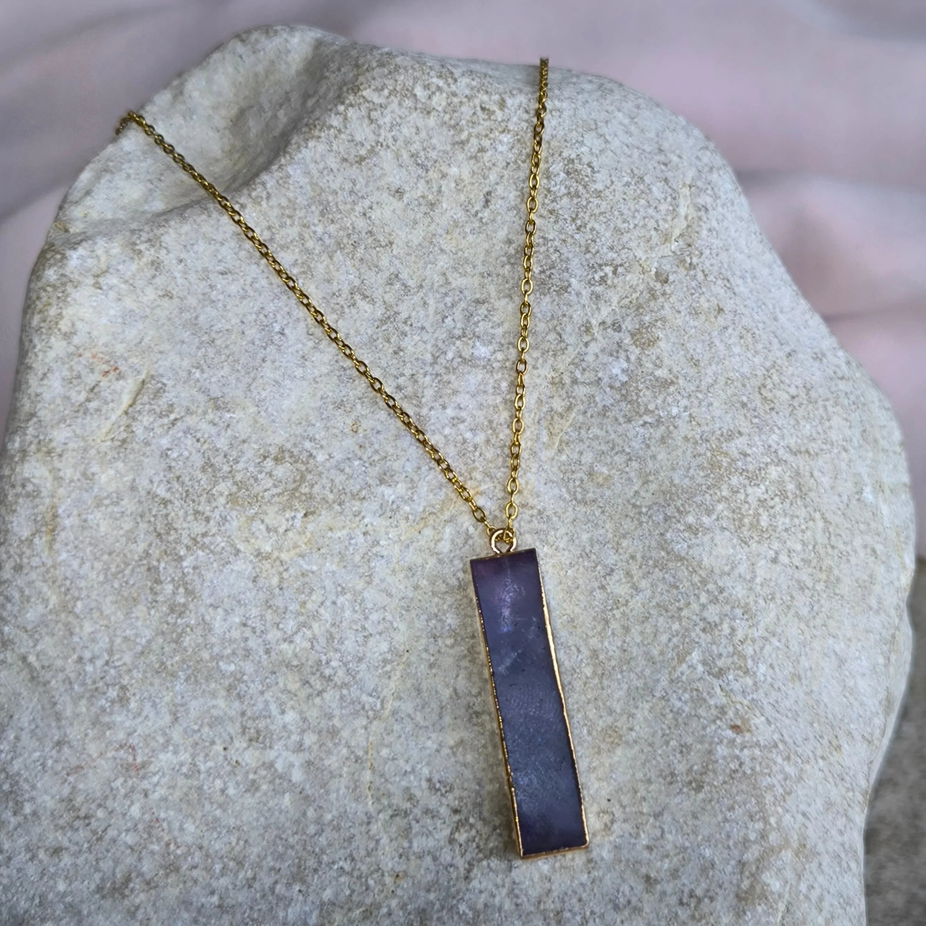 Kette mit Anhänger aus natürlichem Mineral (Amethyst) - Marole