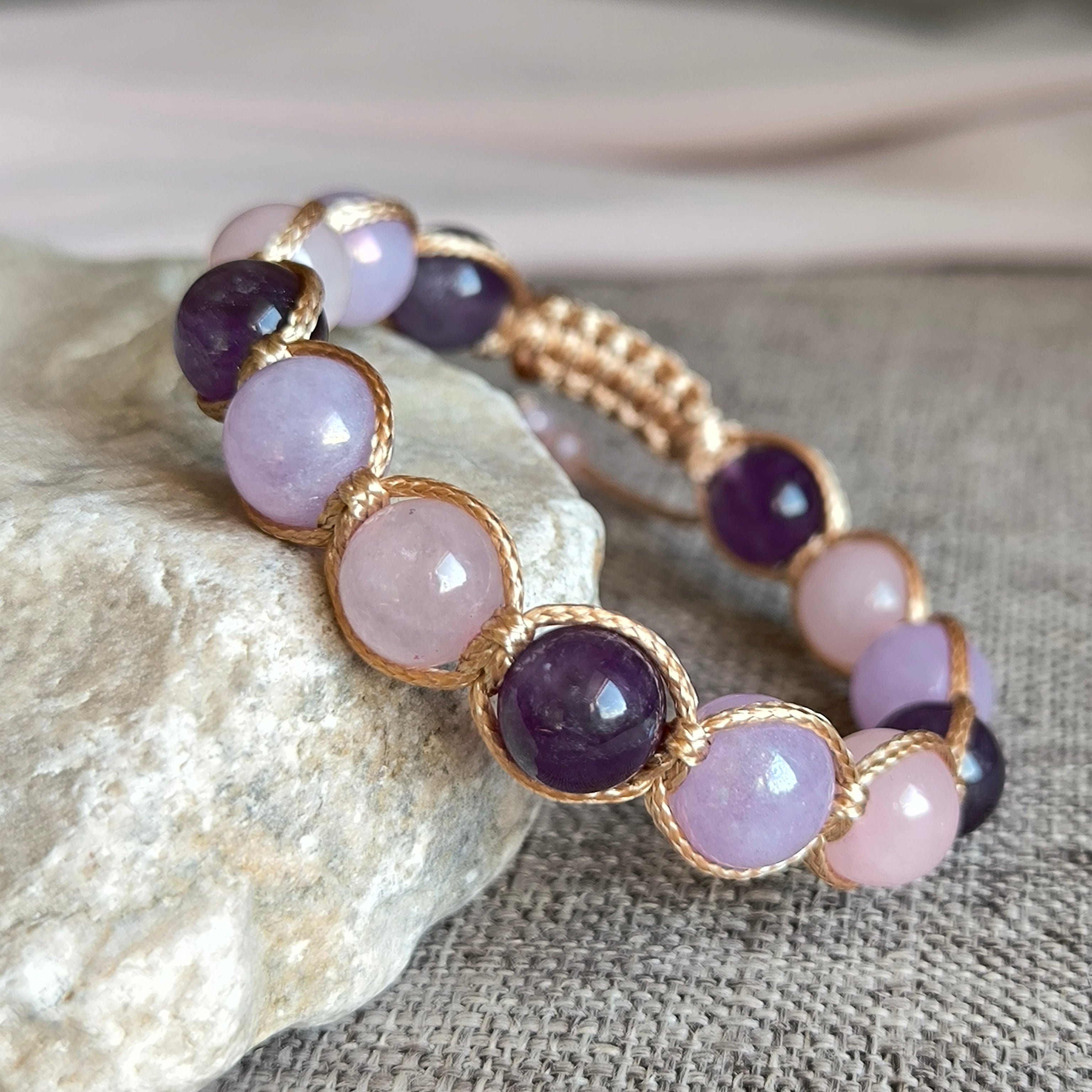 Violet Dreams - Náramok z minerálov (Ametyst, Ruženín, Angelit)