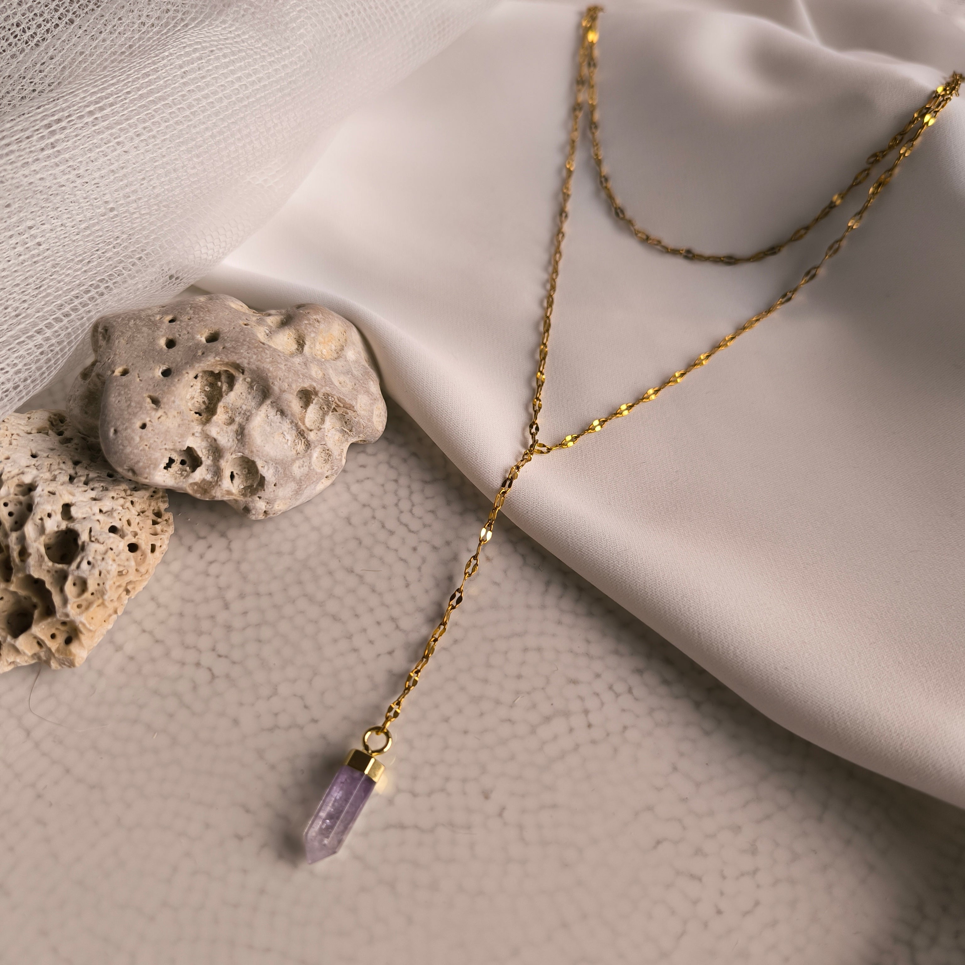 Doppelkette mit einem Anhänger aus natürlichem Mineral (Amethyst)