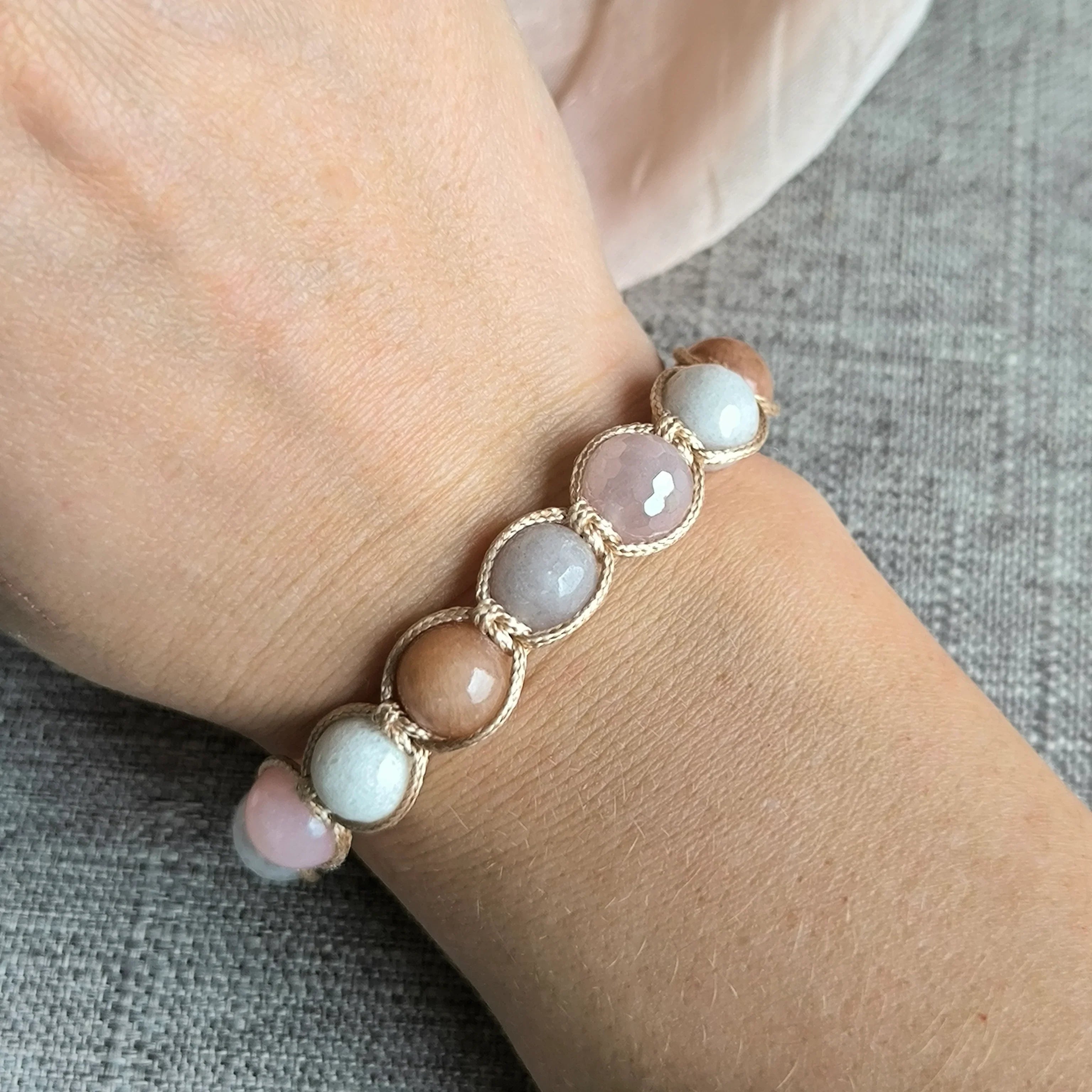 Latte – Mineralienarmband (Jadeit, Rosenquarz) – Marole