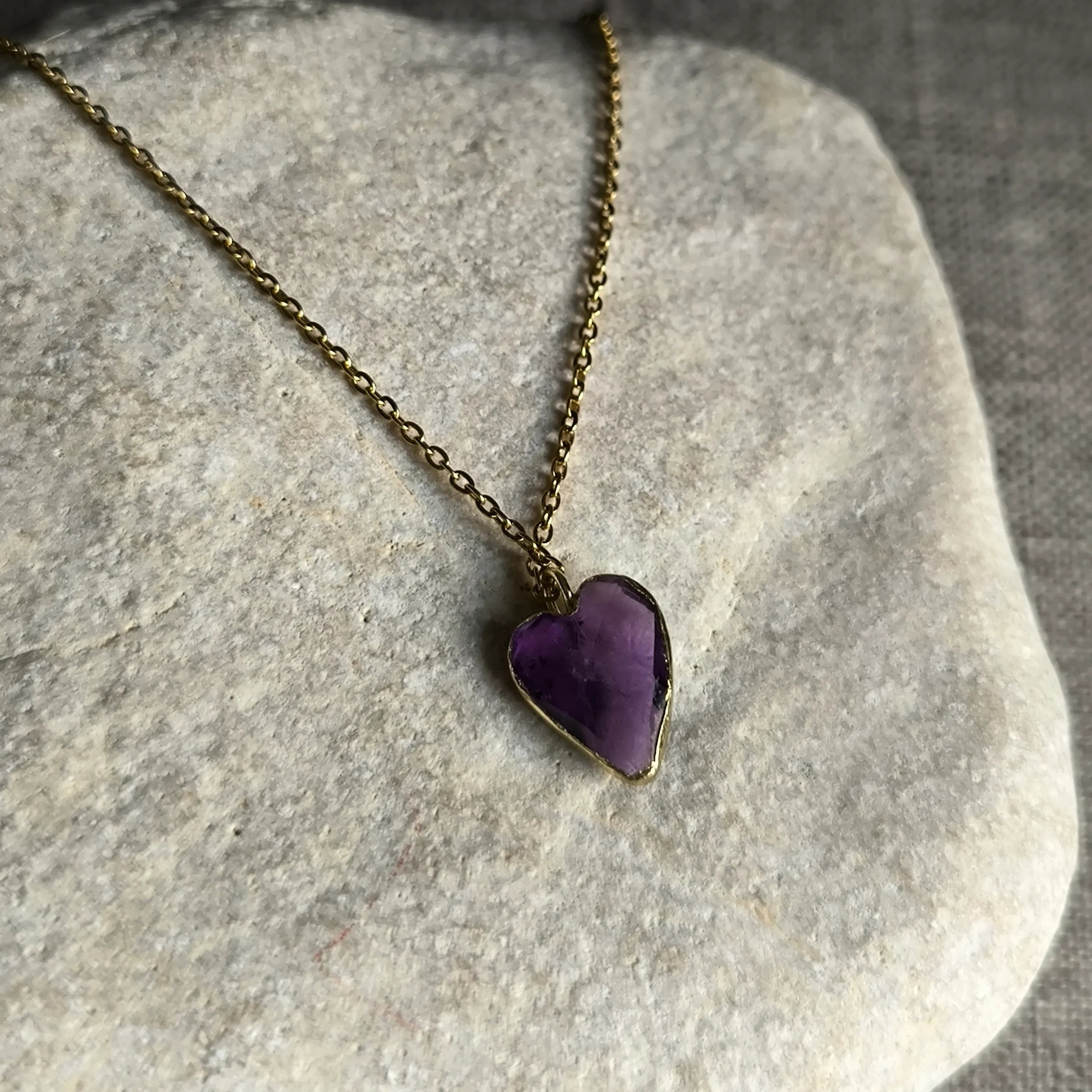 Kette mit Anhänger aus natürlichem Mineral (Amethyst) - Marole