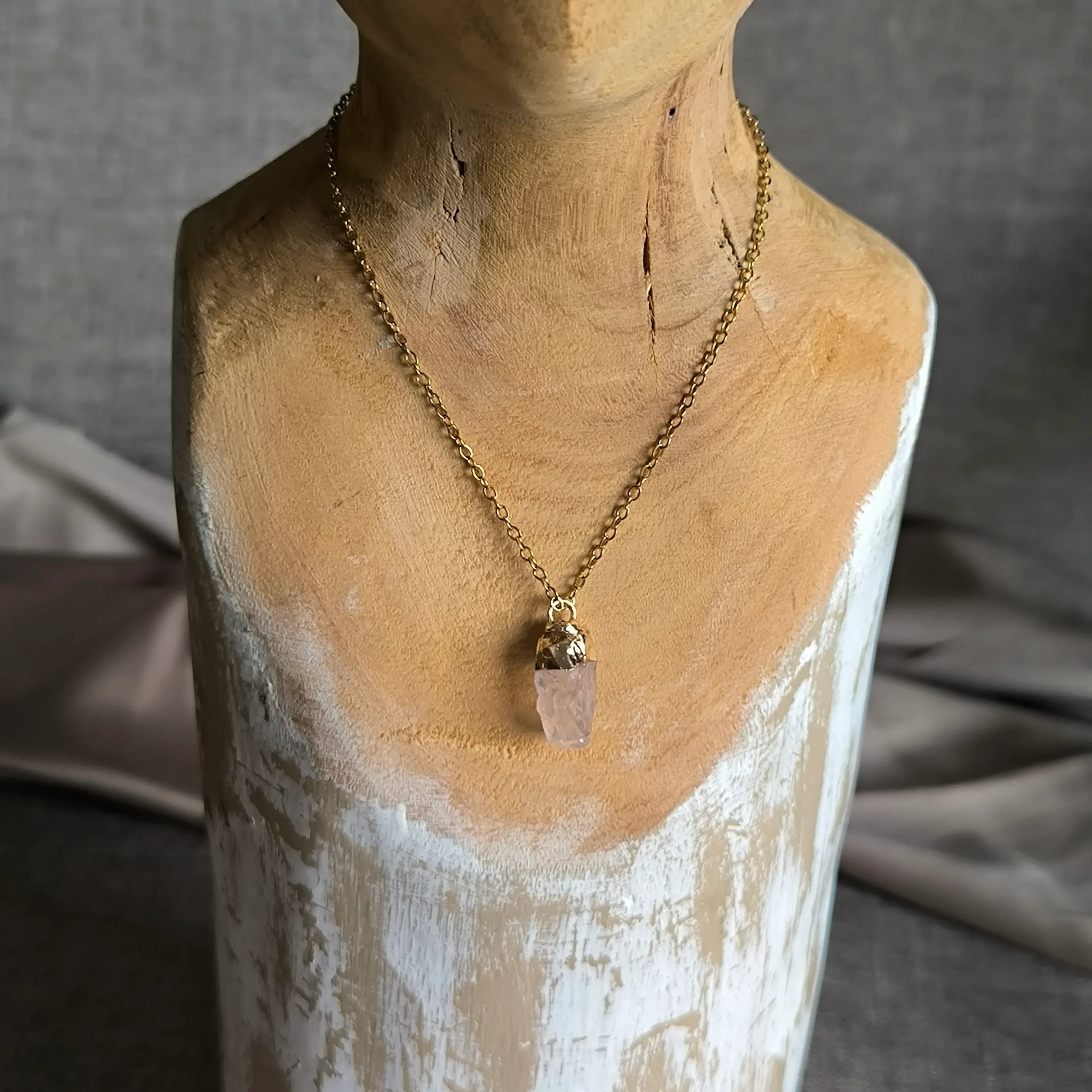 Kette mit Anhänger aus natürlichem Mineral (Kristall) - Marole