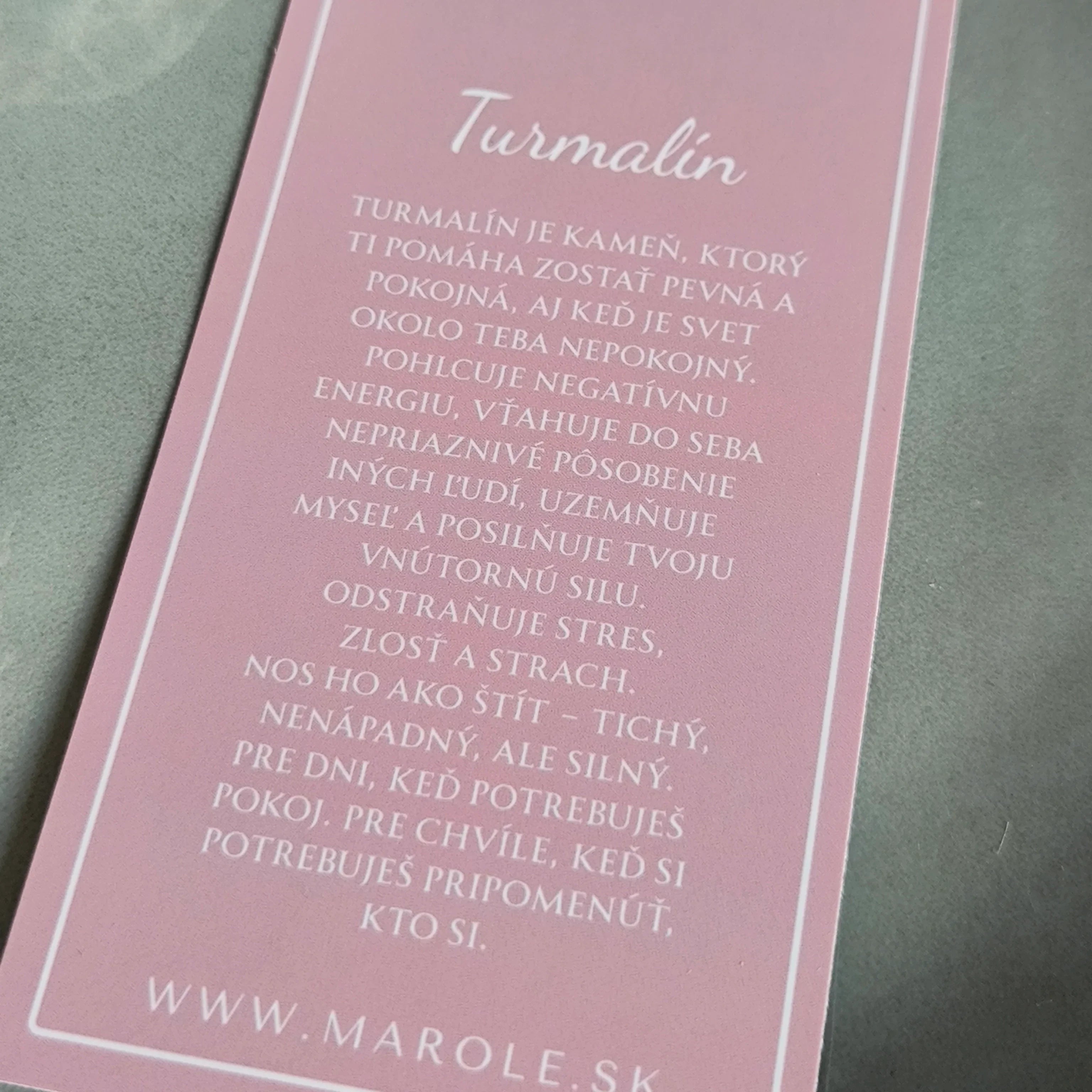 Łańcuszek z zawieszką z naturalnego minerału (turmalinu) - Marole