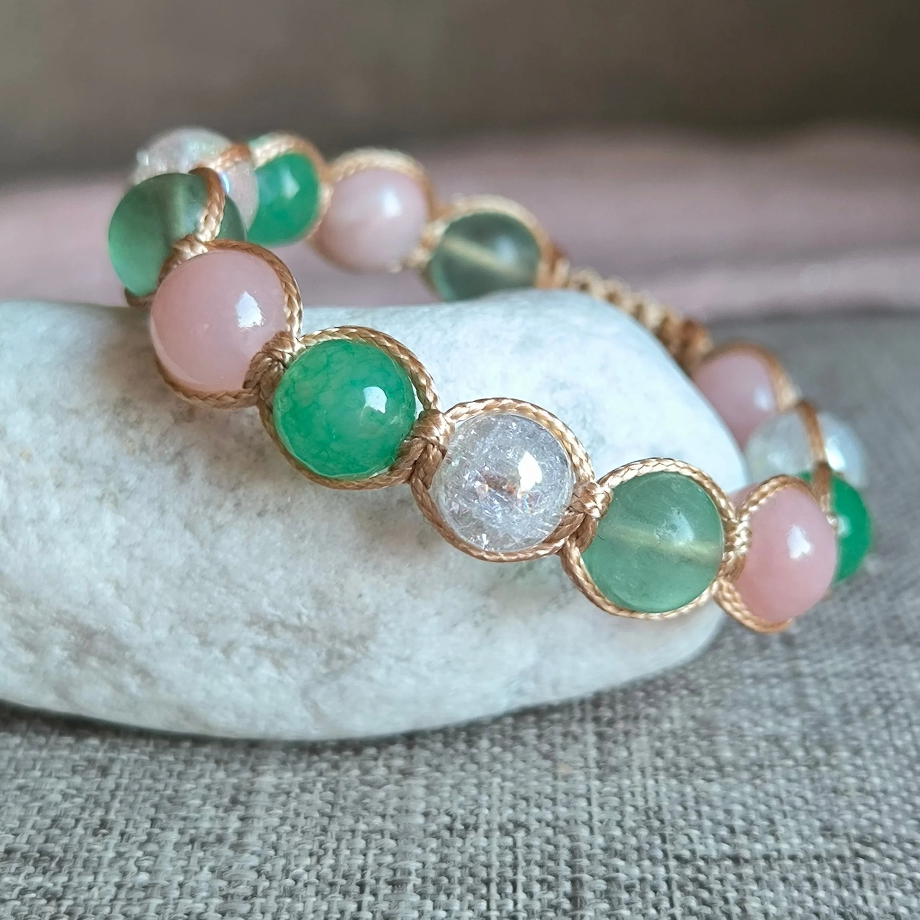 Rosalinda – Mineralienarmband (Fluorit, Jadeit, Rosenquarz, Kristall) – Marole